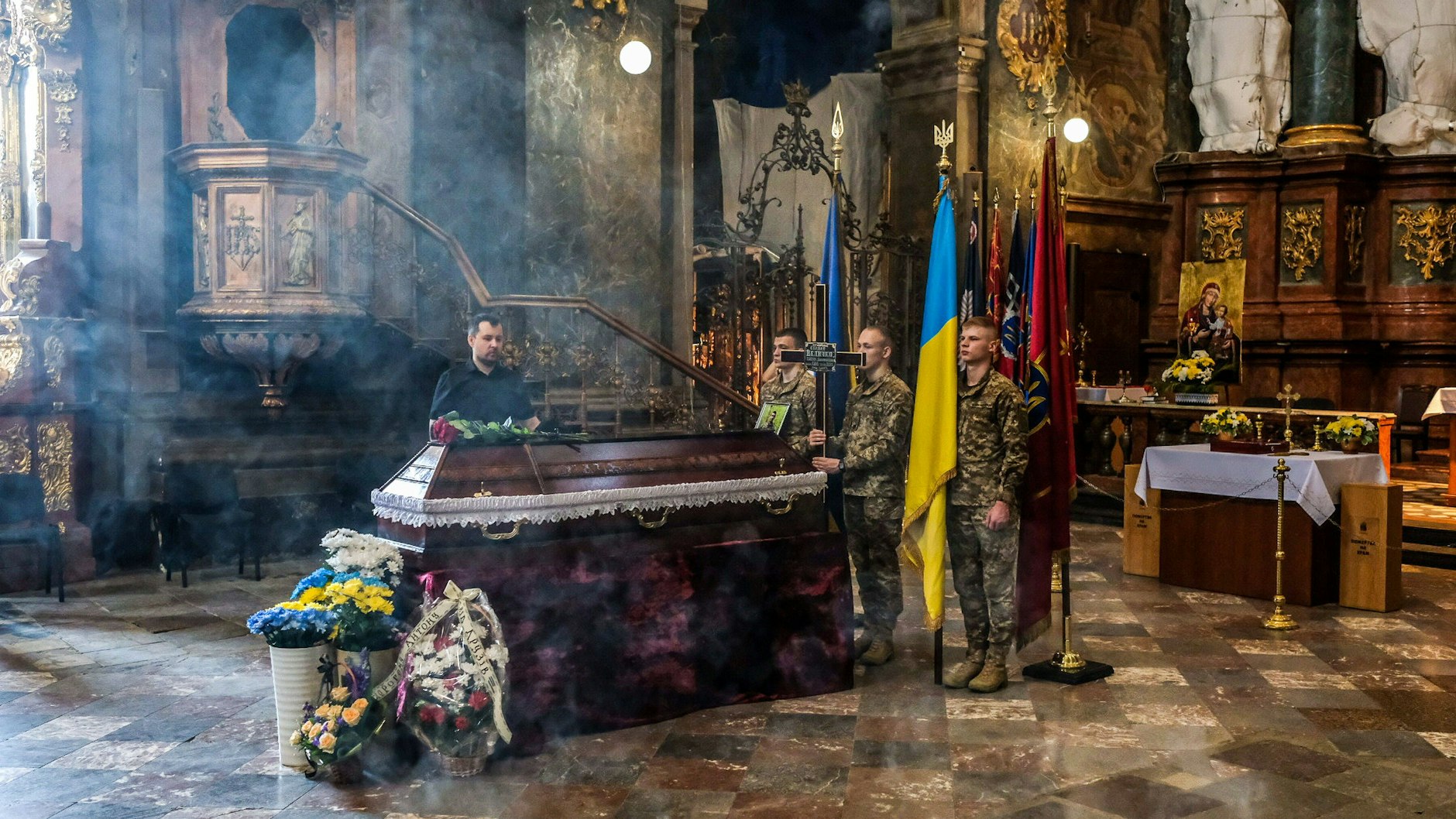 Bis zu 100 ukrainische Soldaten sterben jeden Tag bei der Verteidigung ihres Landes gegen den russischen Angriff.