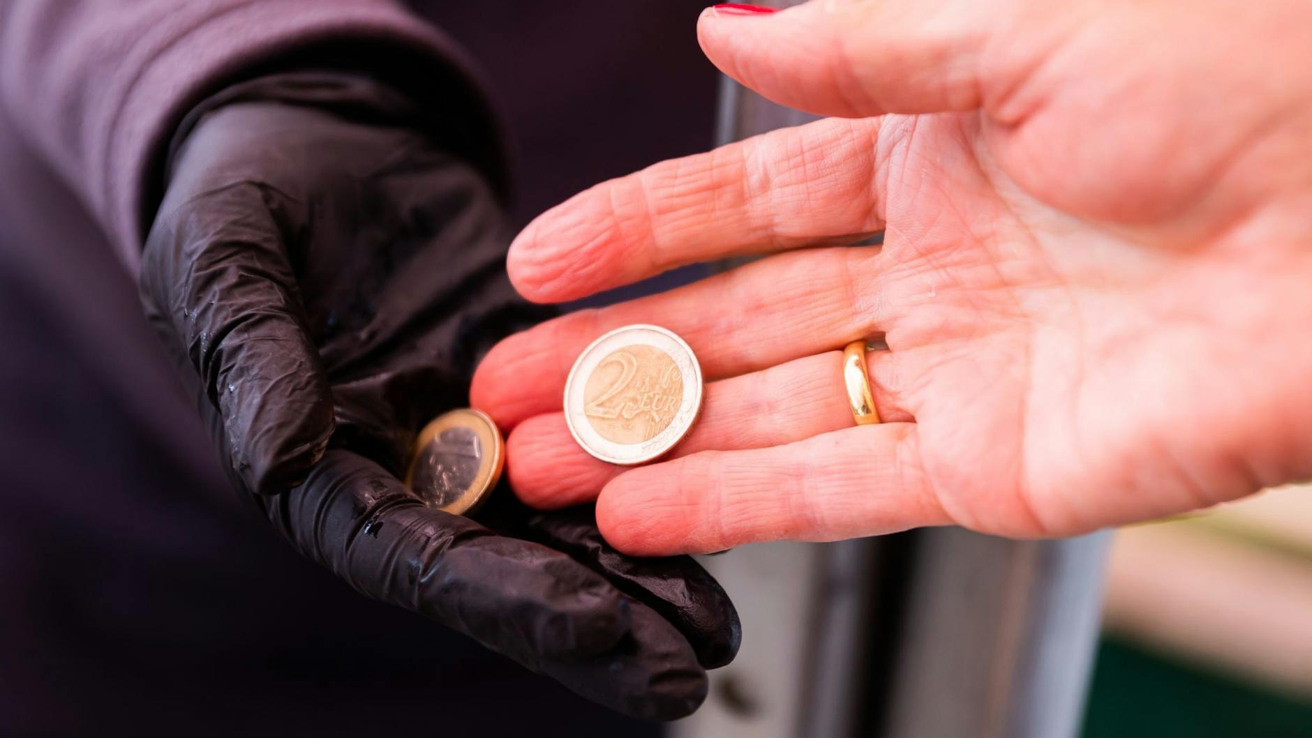 Die hohe Inflation sinkt die Zahlungsfähigkeit der Bundesbürger. Ein Symbolbild.