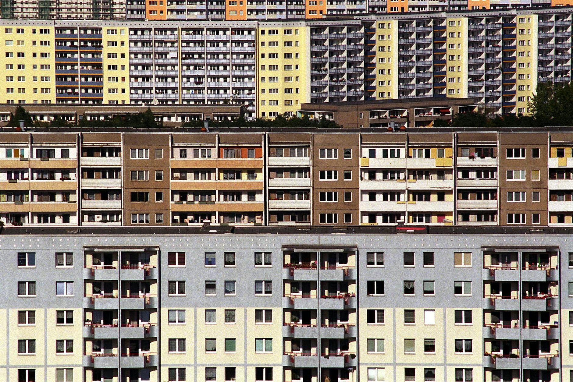Eine Plattenbau-Siedlung in Berlin Marzahn: HIer ist die Zahl von einkommensschwachen Mietern besonders hoch.