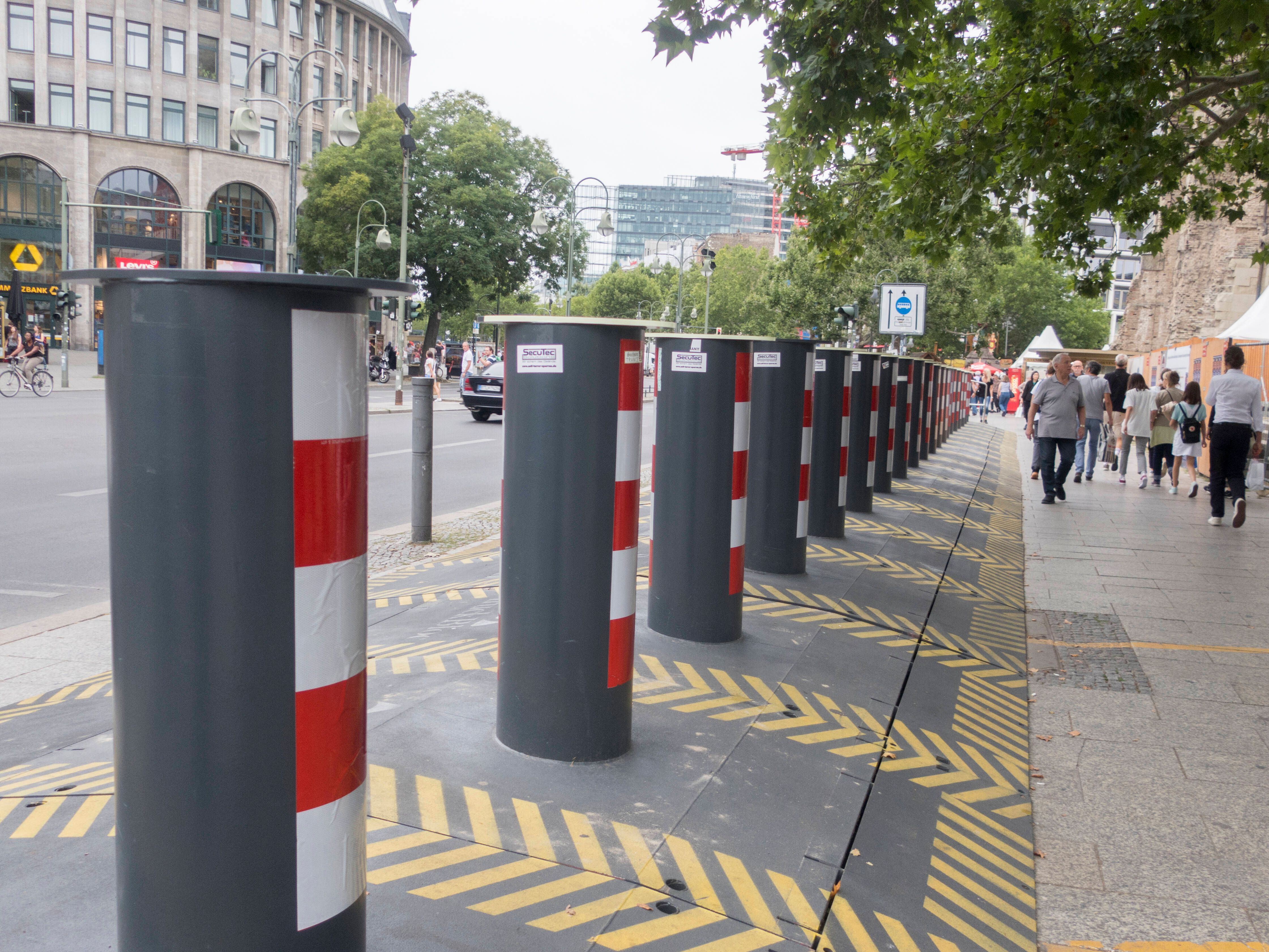 Image - Amok-Fahrt in Berlin: Auch mehr Poller hätten die Menschen nicht schützen können
