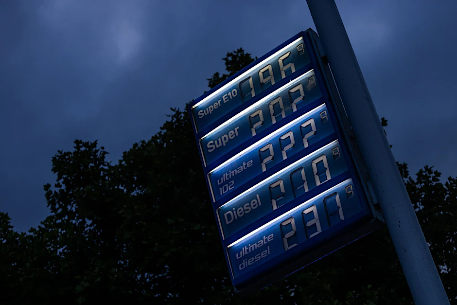Eigentlich sollte Tanken vom 1. Juni an wieder günstiger werden. Aktuell steigen die Preise an den Tankstellen jedoch wieder.