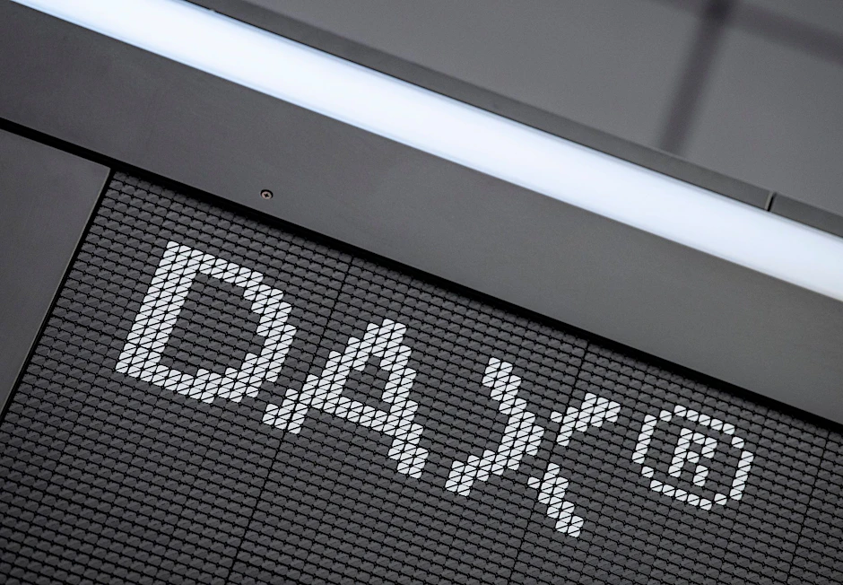 ARCHIV - Vor der Zinsentscheidung der EZB am Donnerstag ist der Dax weiter auf Richtungssuche.  