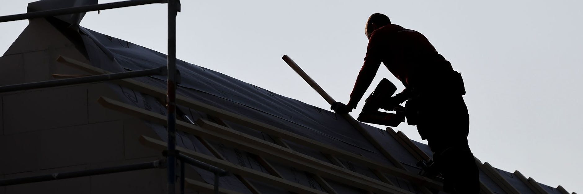 Auch Ziegelsteine, Stahl, Bitumen und Dämmstoffe sind knapp.