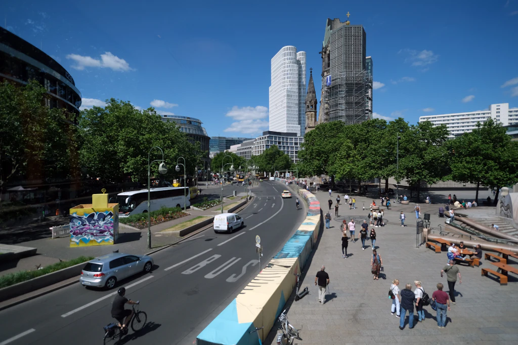 Nach Amokfahrt in Berlin: Bezirk will Straßen am Breitscheidplatz verengen