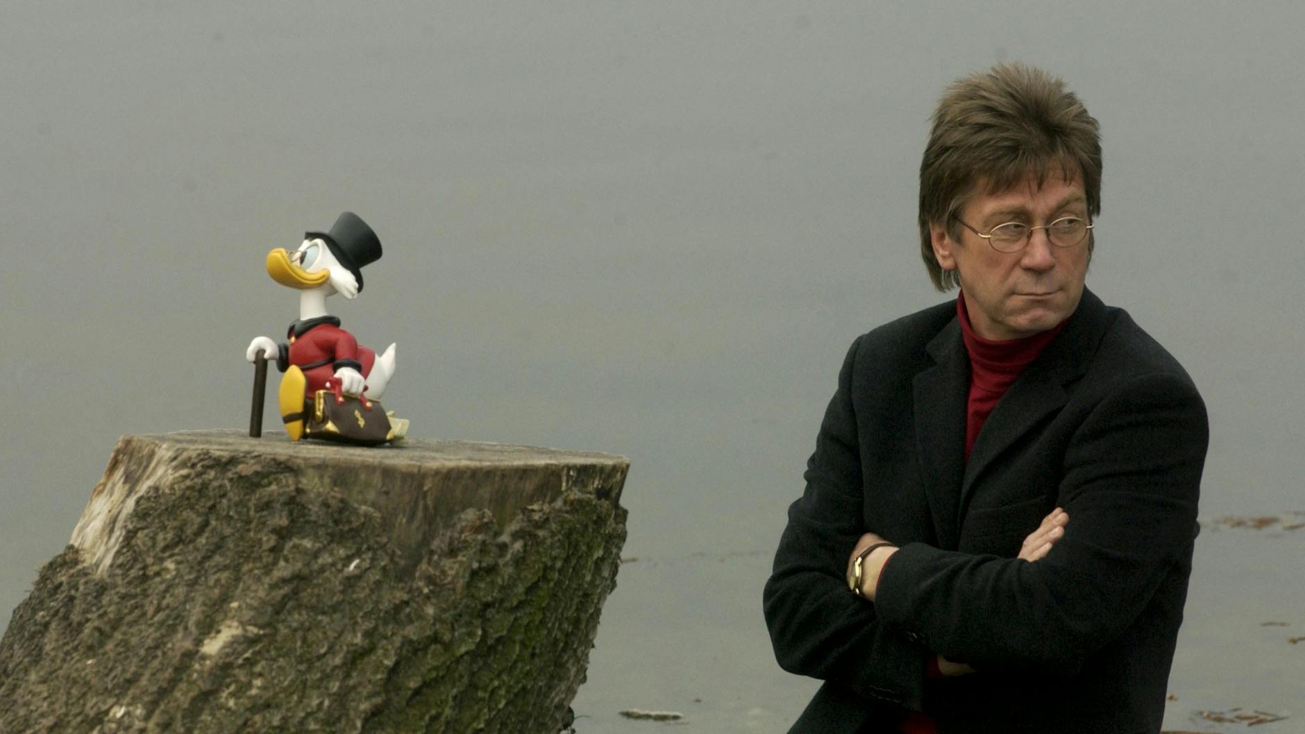 2004: Der als Kaufhaus-Erpresser bekannt gewordene Arno Funke, genannt Dagobert, mit einer Dagobert-Figur.