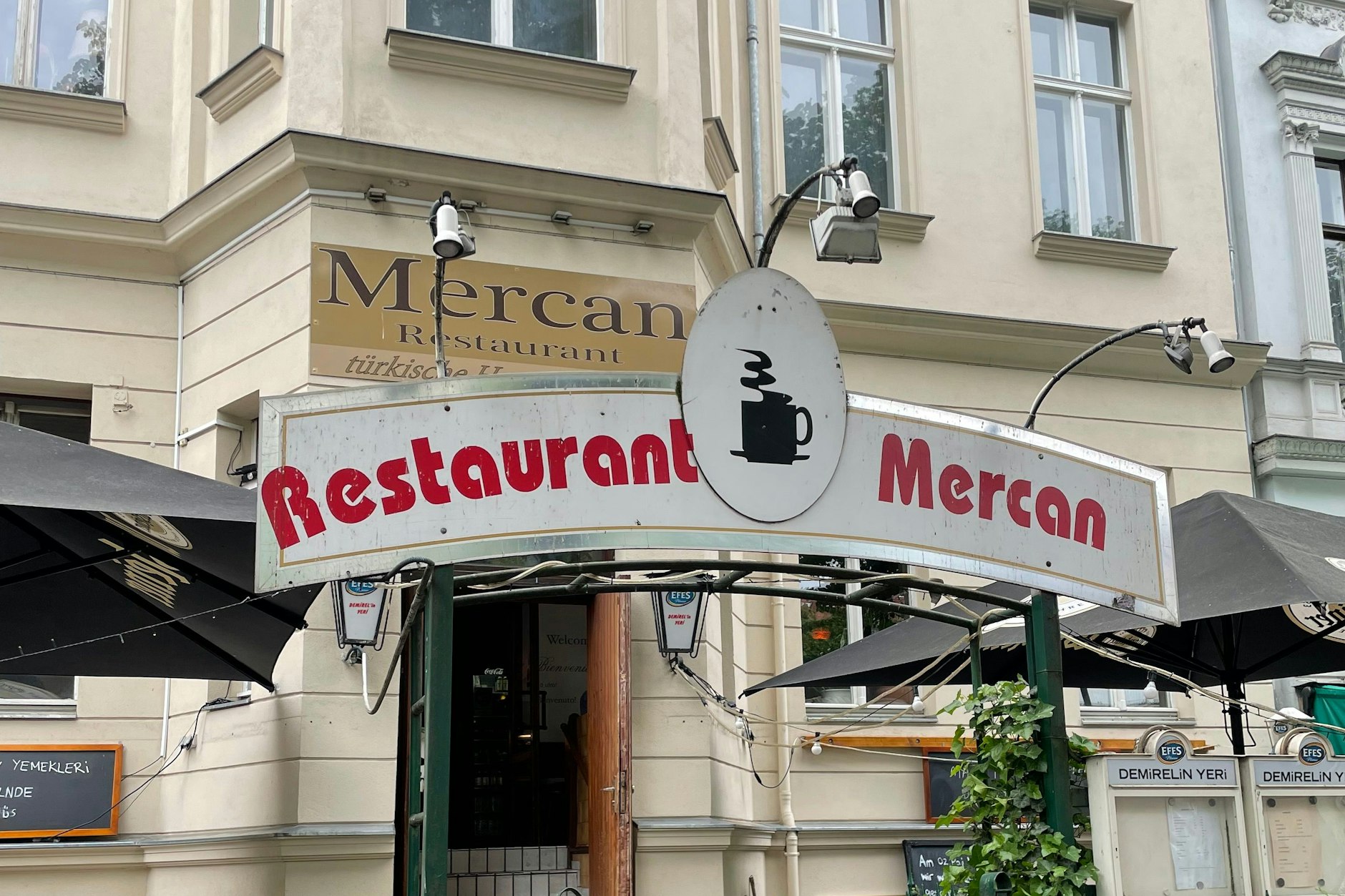Die besten gefüllten Paprika und den besten Mokka der Stadt gibt es bei Mercan in der Wiener Straße.