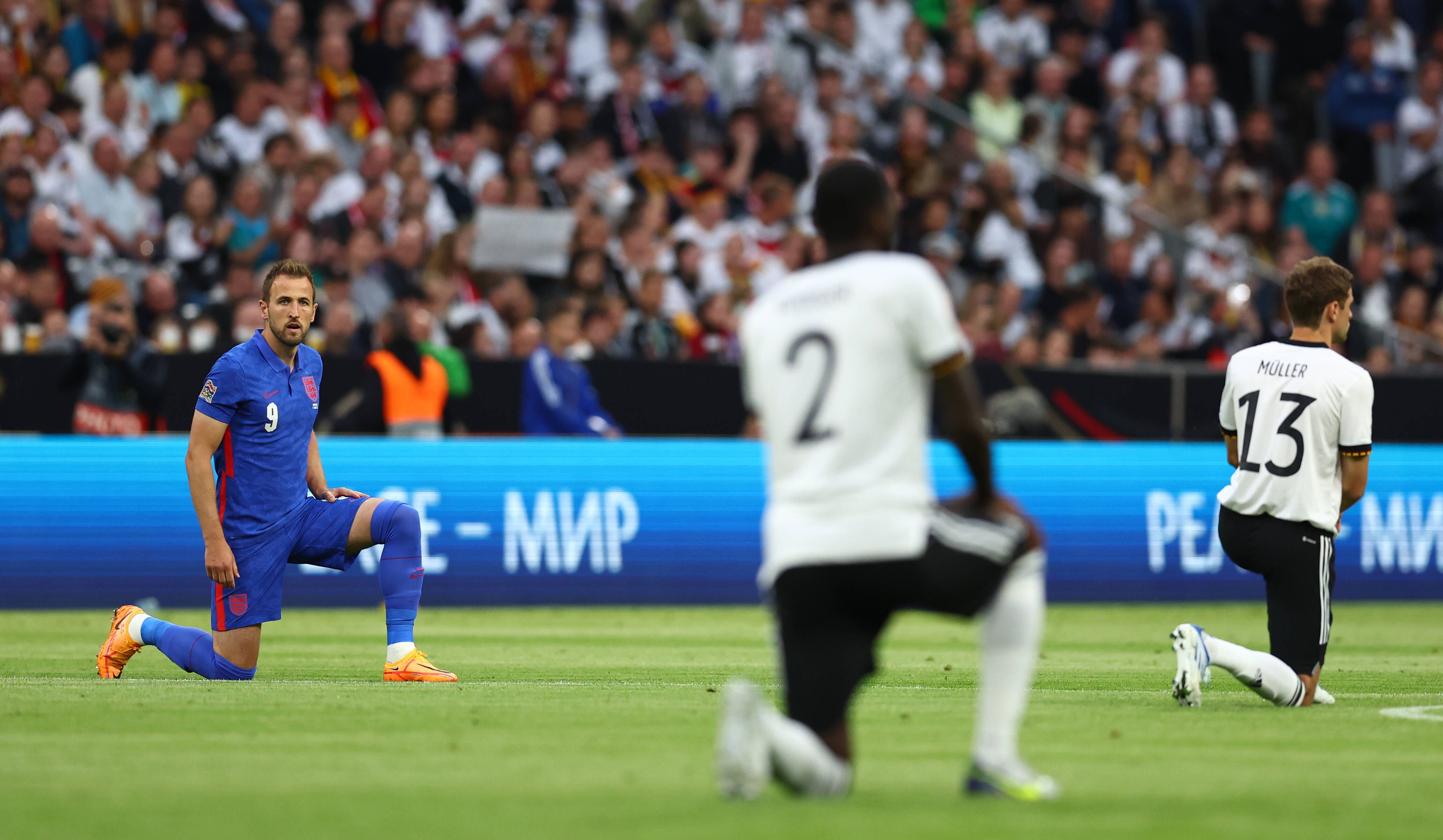 Image - „Du gehörst in die Gaskammer“: Rassistischer Deutschland-Fan aus Thüringen schlägt beim Länderspiel zu!