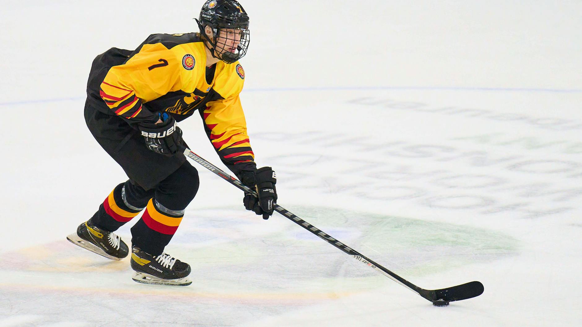Eric Hördler ist erst 17 Jahre jung und hat trotzdem schon einen Profivertrag bei den Eisbären und bei Nachwuchs-WM-Turnieren für Deutschland gespielt.