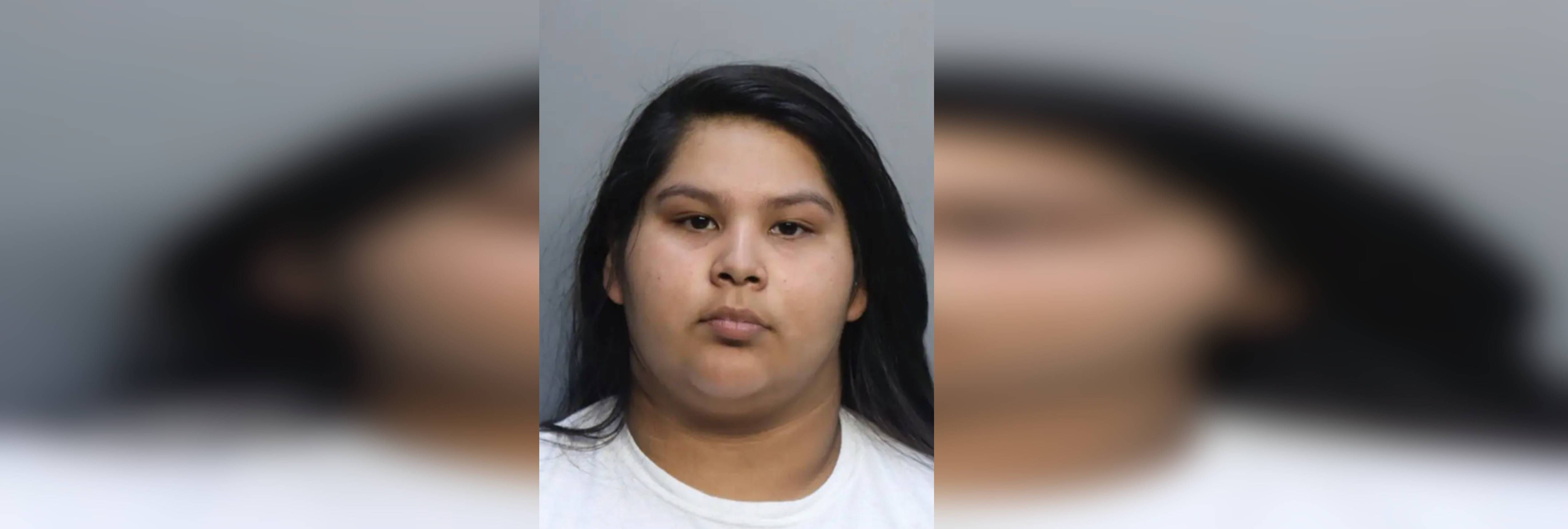 Baby (7 Monate) ertrinkt in der Badewanne, weil seine Mutter die Nägel machen ließ