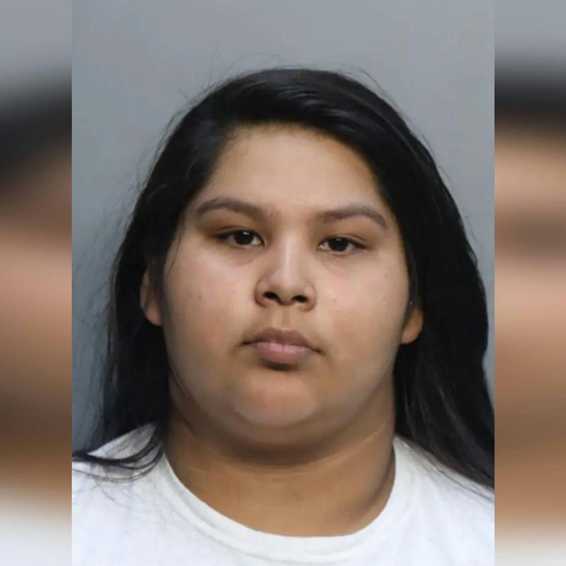 Baby (7 Monate) ertrinkt in der Badewanne, weil seine Mutter die Nägel machen ließ