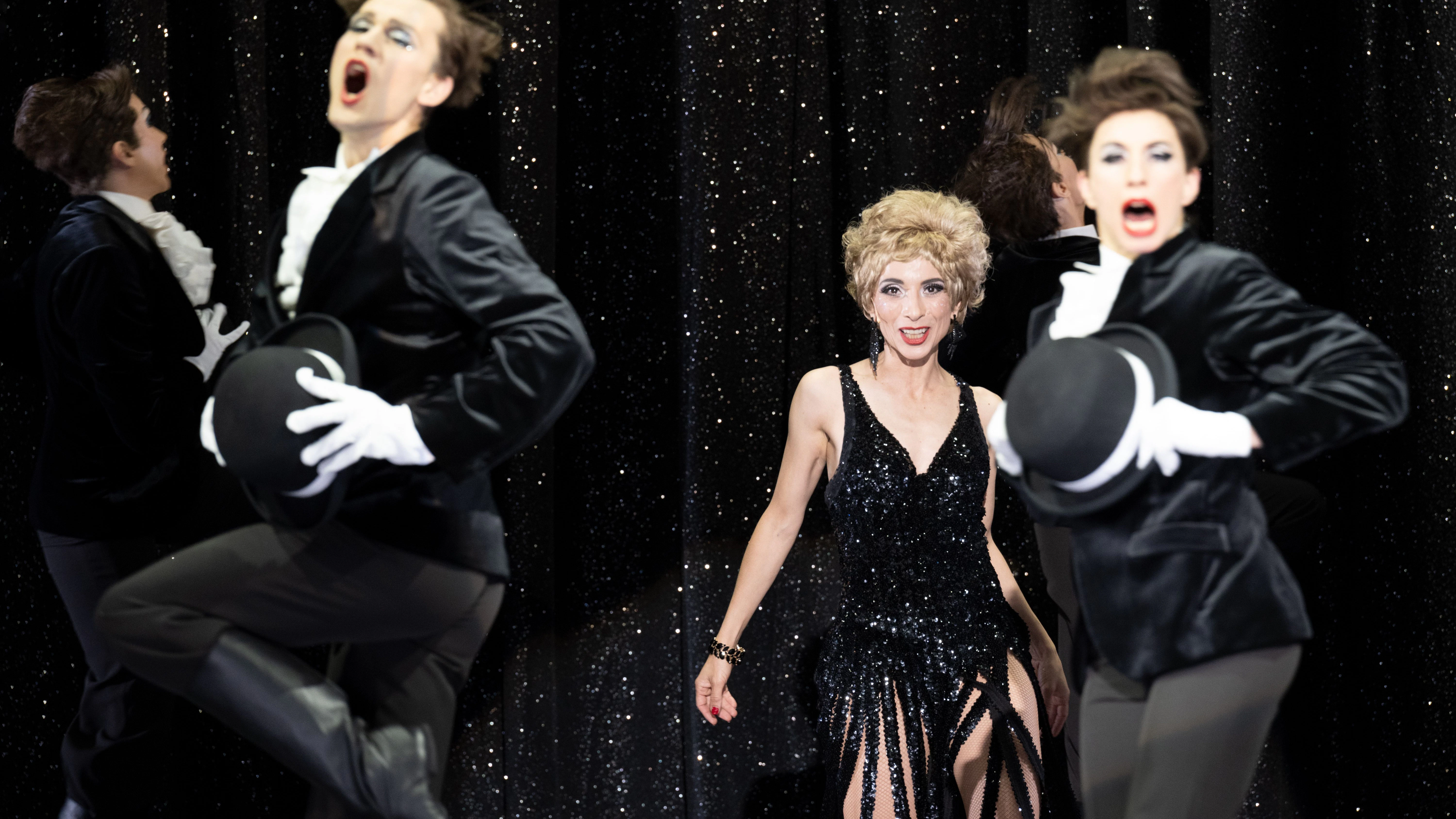 Ruth Brauer-Kvam in „Barrie Kosky’s All-Singing, All-Dancing Yiddish Revue“ in der Komischen Oper