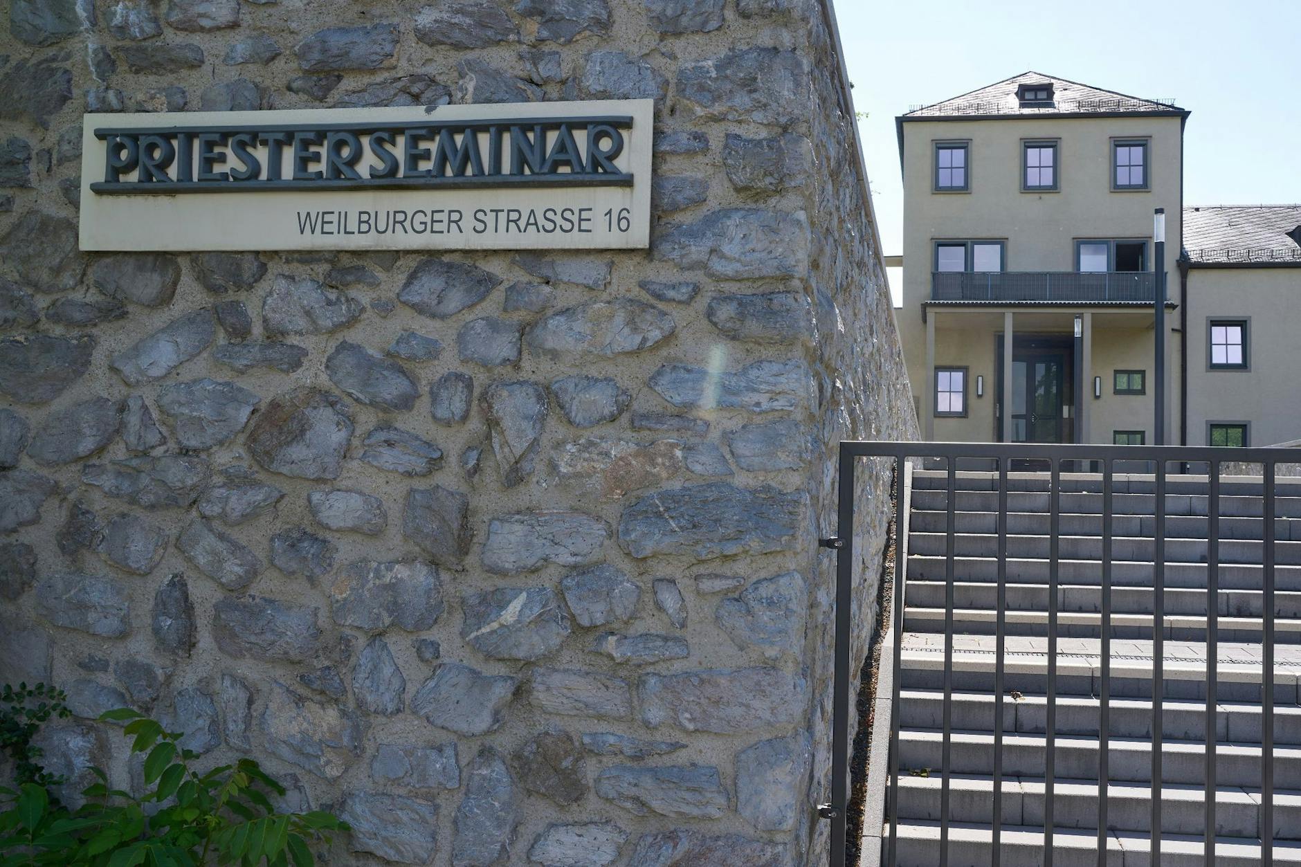 Das bischöfliche Priesterseminar in Limburg. Der Seminarleiter ist tot aufgefunden worden.