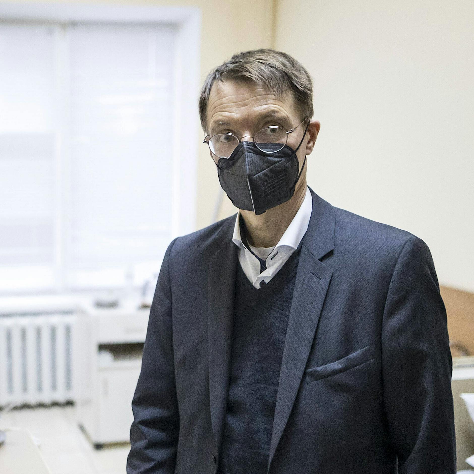 Ukraine-Besuch: Karl Lauterbach bleibt im Fahrstuhl stecken