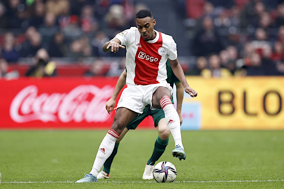 ARCHIV - Ryan Gravenberch kommt von Ajax Amsterdam zum FC Bayern.  