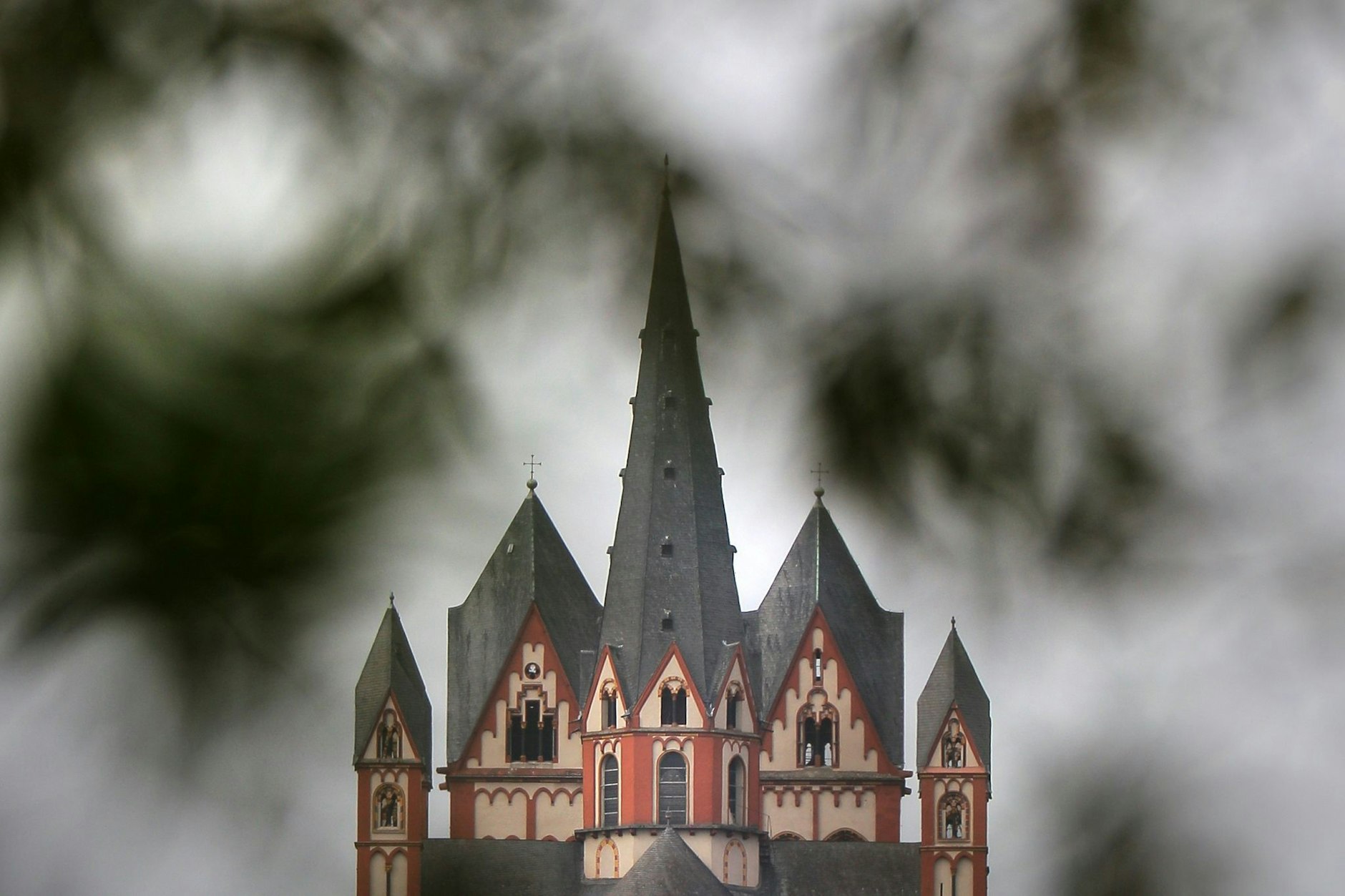 ARCHIV - Das Bistum Limburg reagiert bestürzt auf den Tod des Leiters des Priesterseminars.  