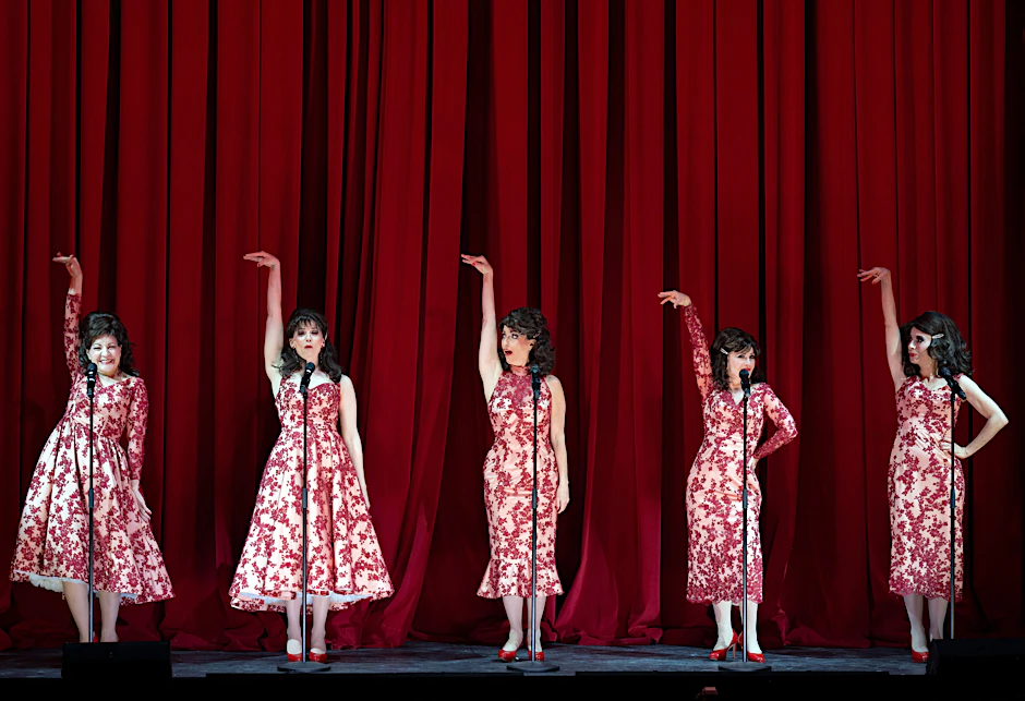 „Barrie Kosky’s All-Singing, All-Dancing Yiddish Revue“ an der Komischen Oper