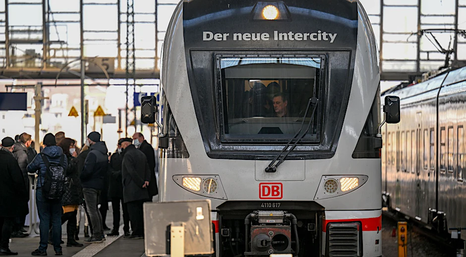ARCHIV - Chemnitz wird wieder ans Fernverkehrsnetz angeschlossen.)  dpa