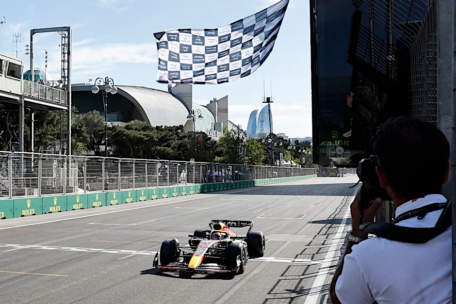 Der Niederländer Max Verstappen überquerte im Red-Bull-Boliden als Erster die Ziellinie beim Grand Prix in Aserbaidschan.