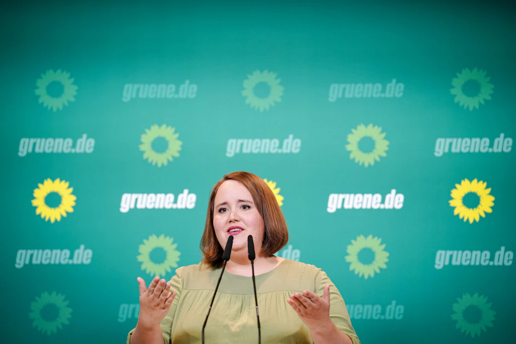 Grünen-Chefin Lang: Tankrabatt hilft nur den Mineralölkonzernen