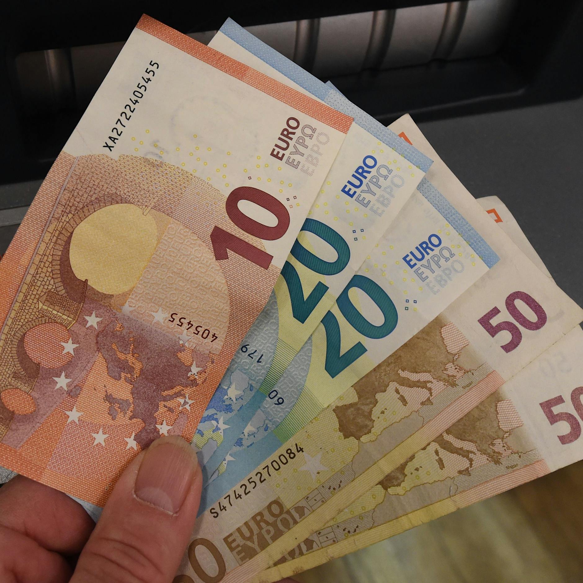 EZB erhöht die Zinsen: So teuer wird der Dispo – DAS sollten Verbraucher jetzt wissen