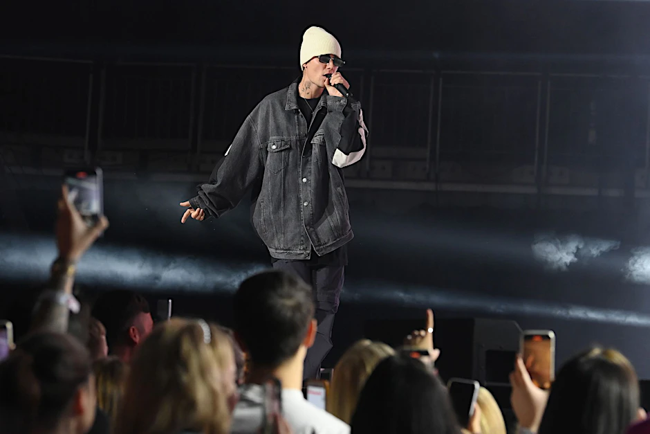 ARCHIV - Der kanadische Sänger Justin Bieber 2021 in der Londoner O2 Arena.  