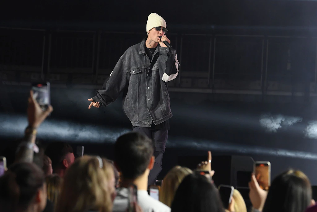 Justin Bieber verschiebt Konzerte wegen Krankheit