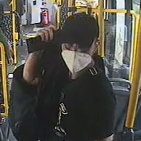 Der gesuchte Mann im BVG-Bus