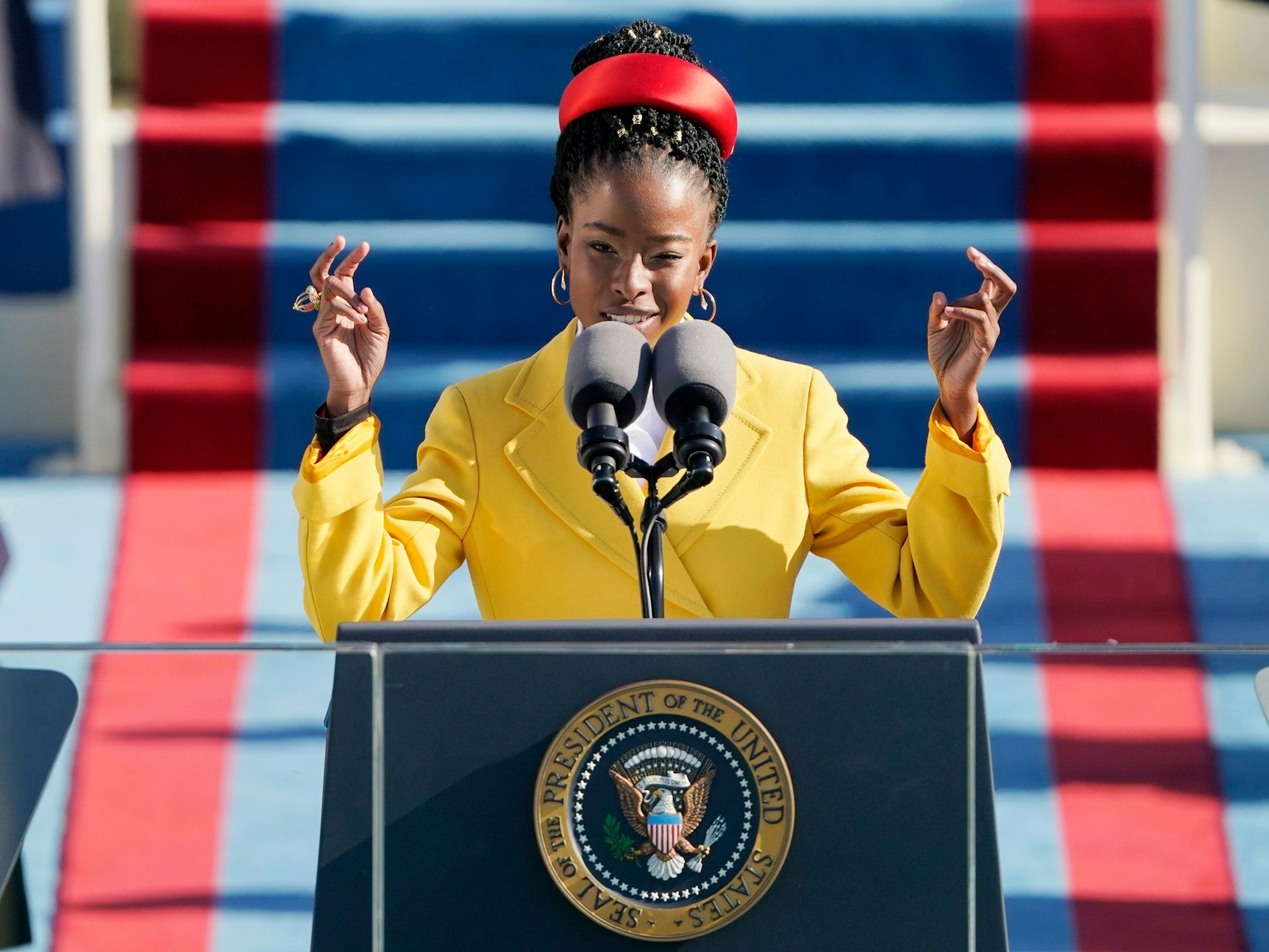 Ikonisches Bild: Amanda Gorman trägt bei der Amtseinführung Joe Bidens am 20. Januar ihr Gedicht „The Hill We Climb“ vor.