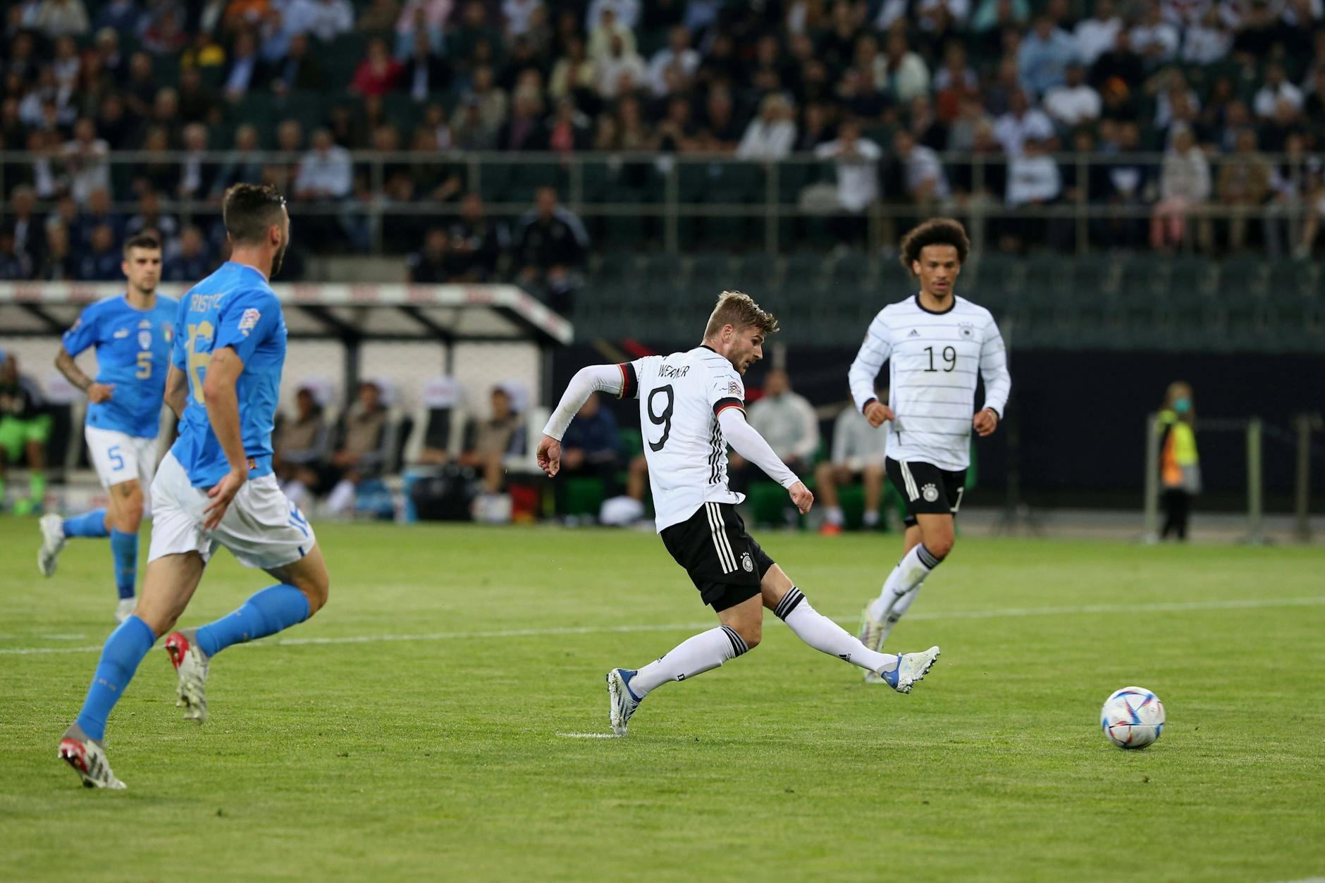 Timo Werner bei seinem Treffer zum 5:0.
