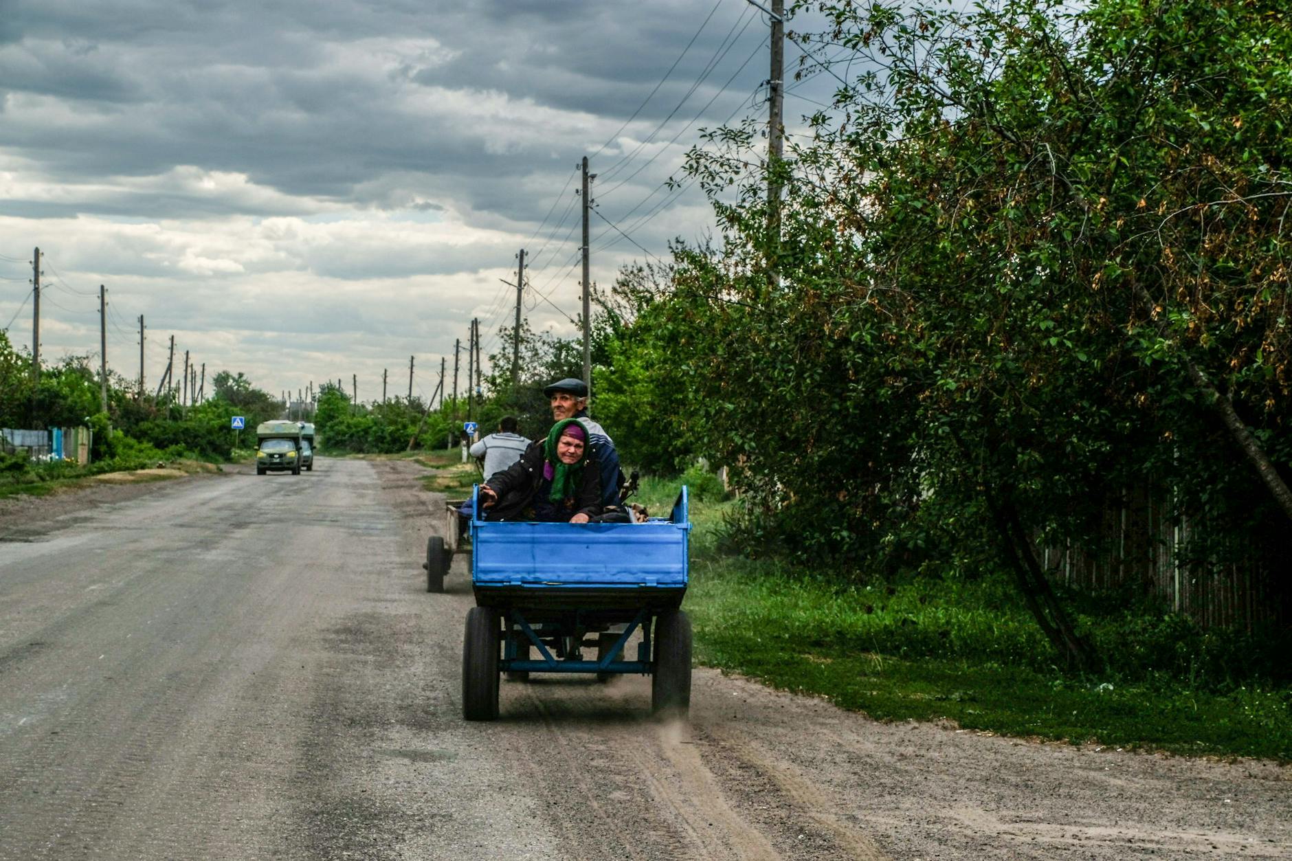 Ein Paar auf einem Angänger zwischen Bakhmut und Sjewjerodonezk