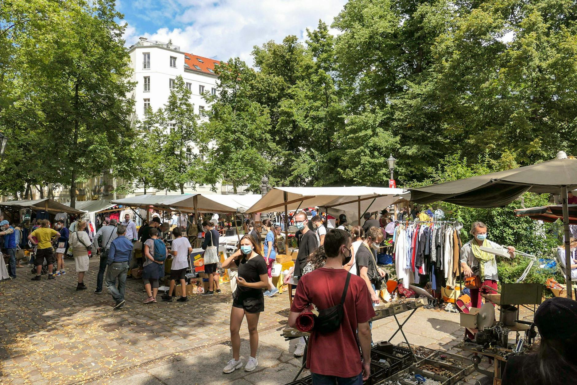 Beliebt und unweit des größeren Mauerparks: Flohmarkt am Arkonaplatz.