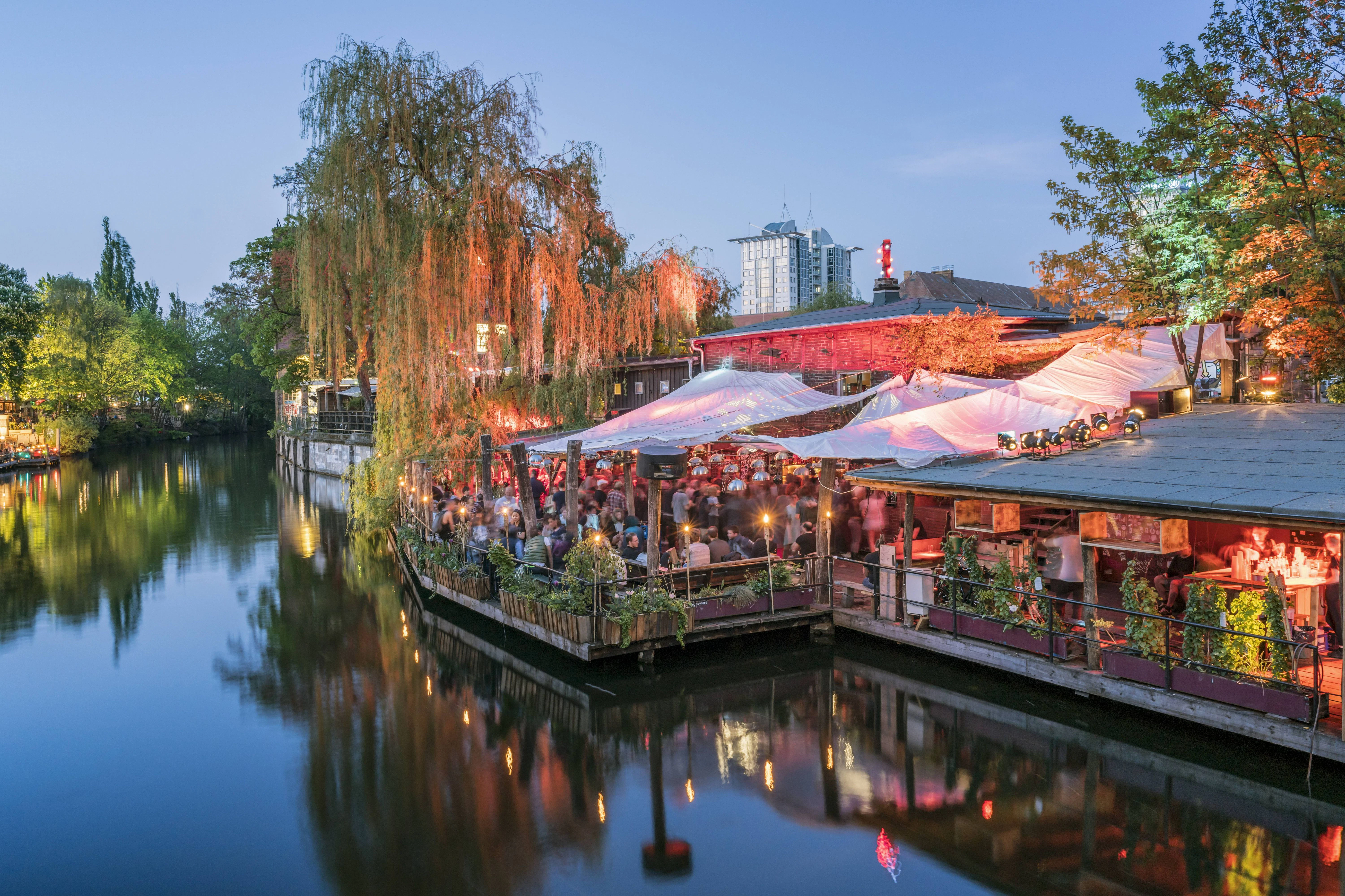 Am Kreuzberger Ufer wird es besonders in den Abendstunden romantisch.