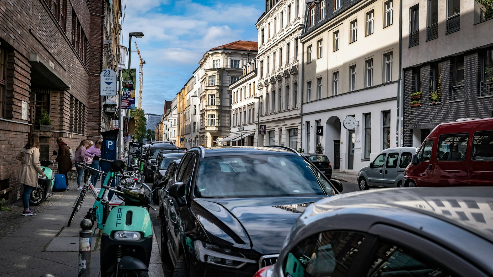 In der Auguststraße sollen nach dem Wunsch der SPD bald keine Autos mehr parken.