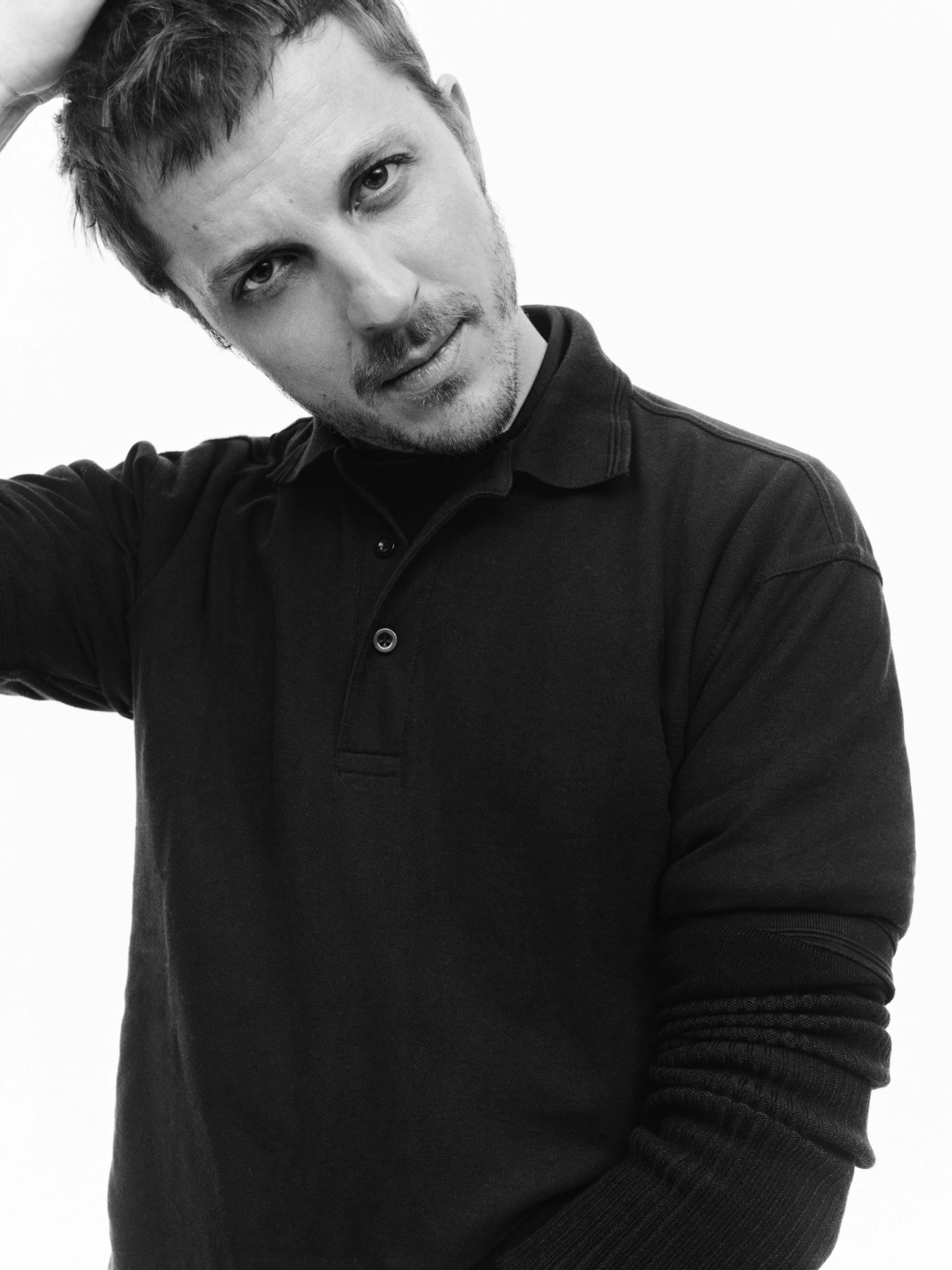 Der Zeitpunkt für ein Comeback von Diesel scheint perfekt: Keine zwei Jahre hat der Belgier Glenn Martens gebraucht, um die Marke wieder auf den Mode-Radar zu holen. Schlauerweise verändert er nur das Nötigste.