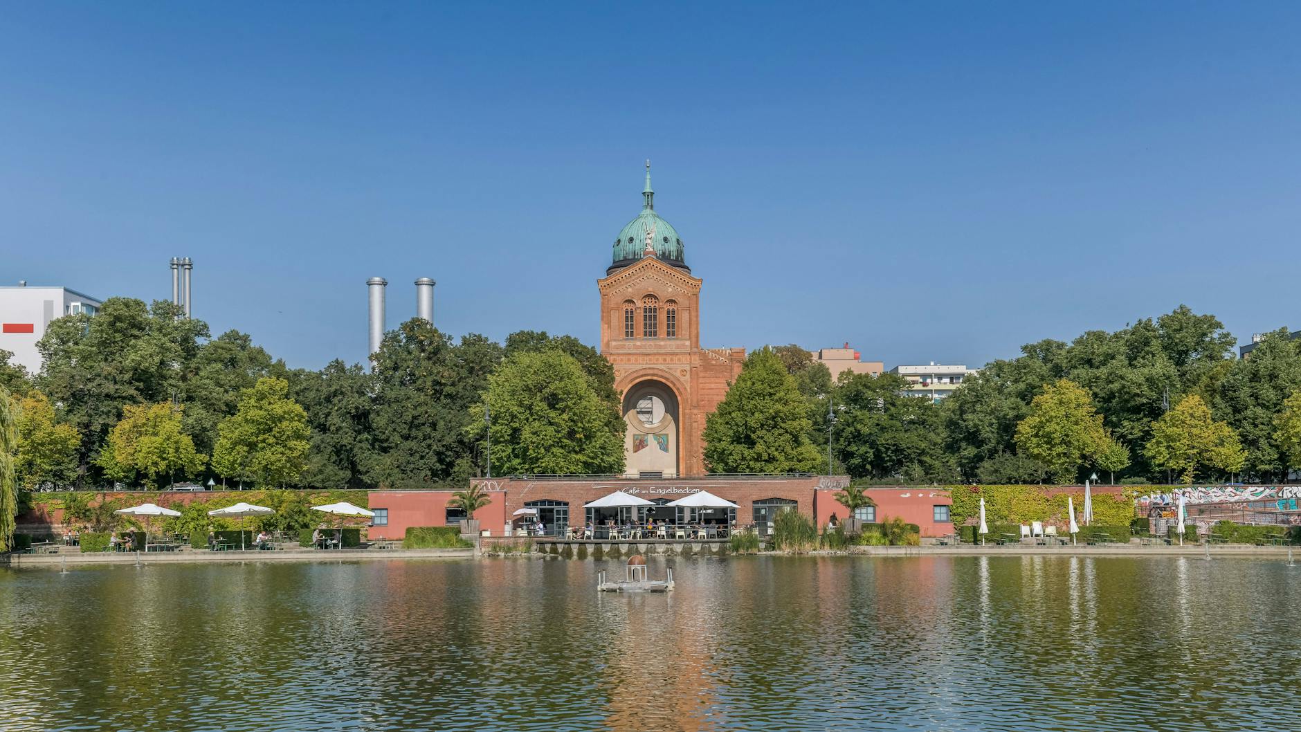 Kirche, Wasser, Gastronomie: Am Engelbecken kann man sich im Sommer eine Auszeit nehmen.