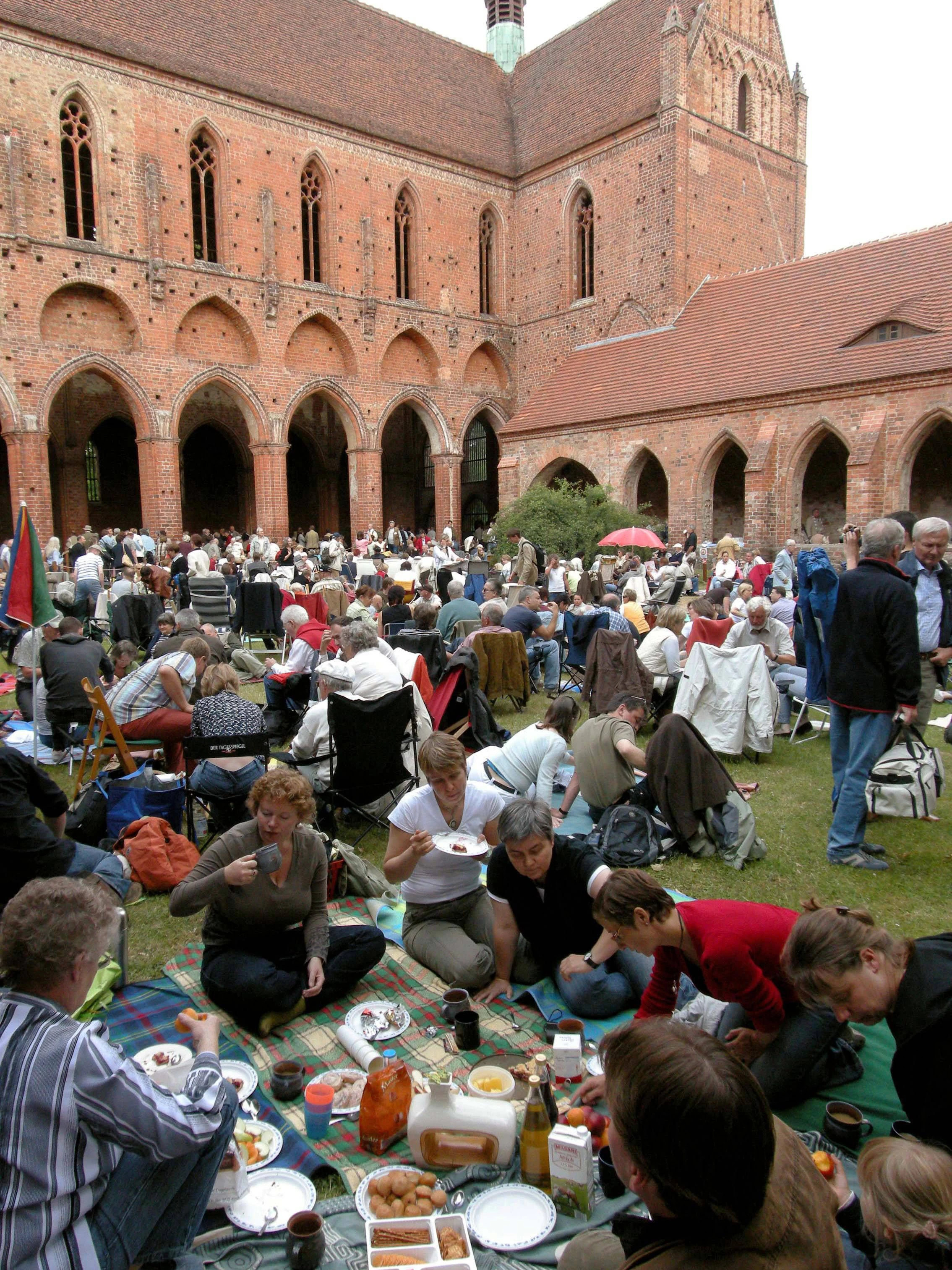 Besucher des Choriner Musiksommers.