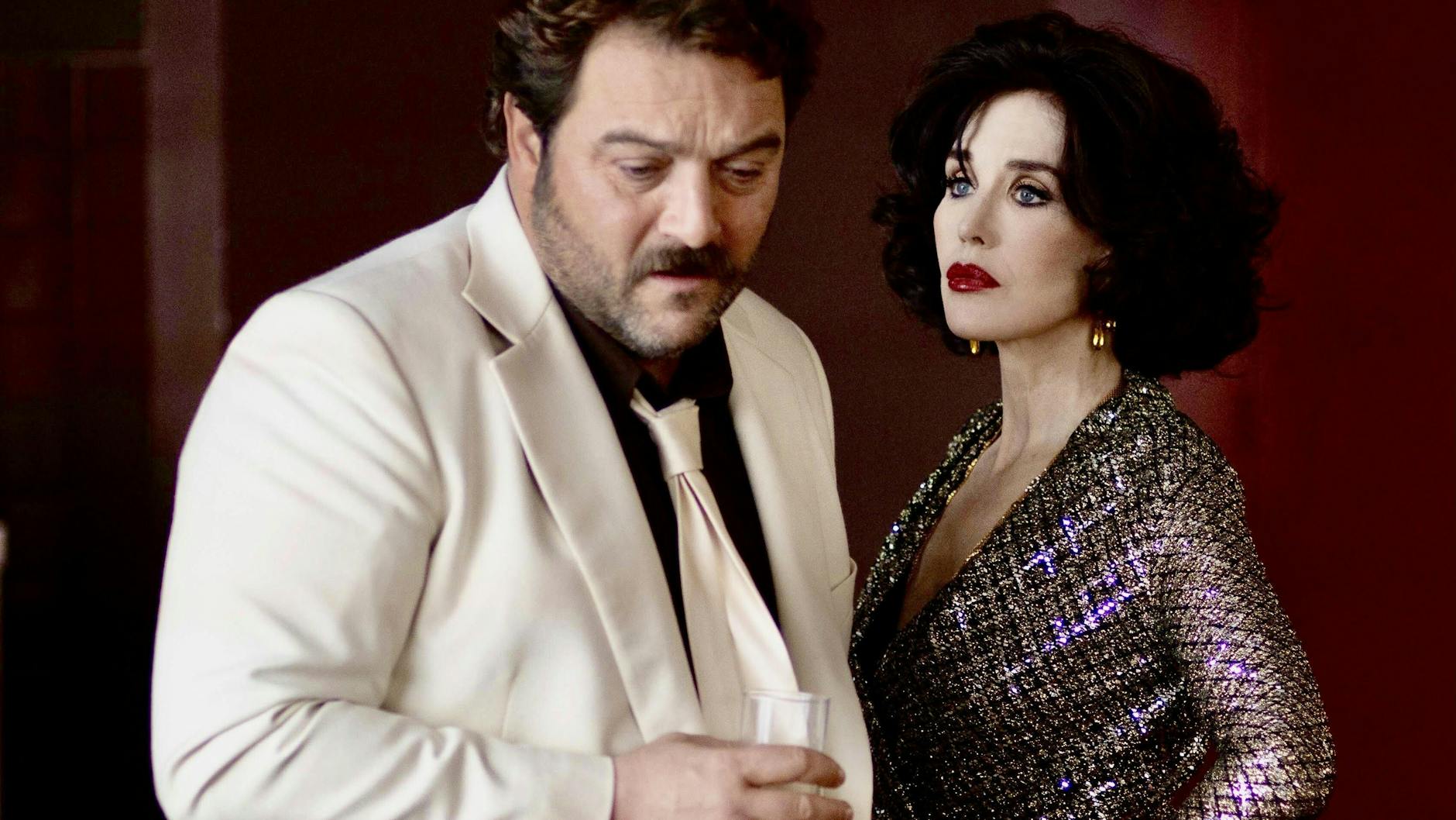 Denis Menochet und Isabelle Adjani in einer Szene des Films „Peter von Kant“