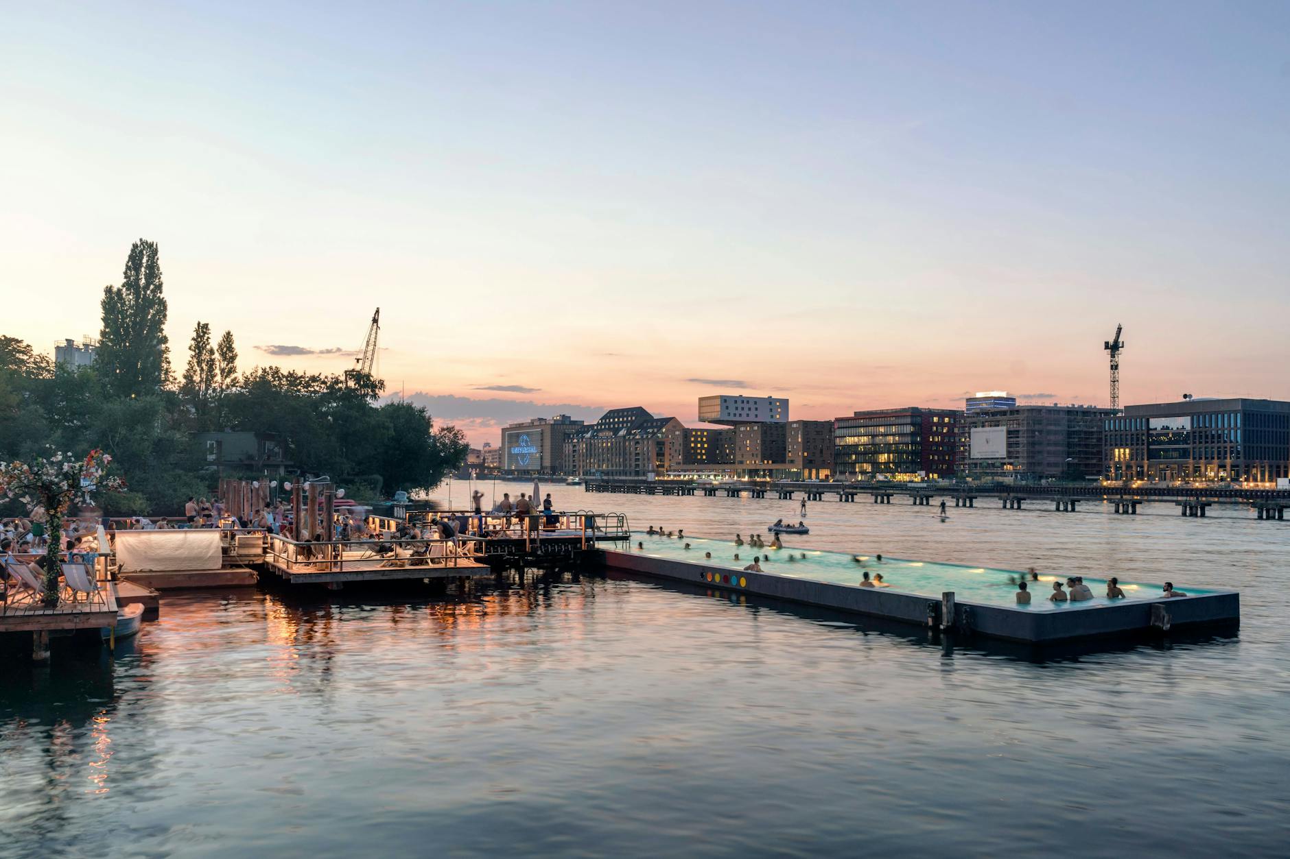 Die Spree ist Lebensader und Lebensgefühl in Berlin. Schön, wenn es an ihren Ufern sauber wird.