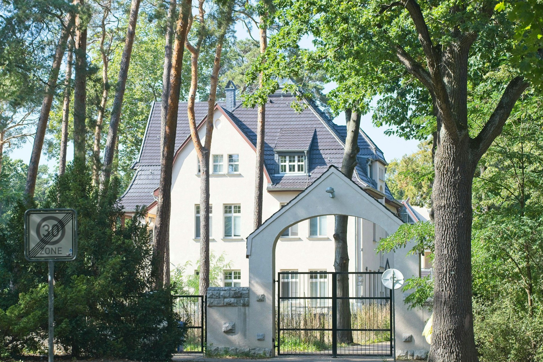 Villa von Arafat Abou - Chaker, dem Berliner Clanchef.