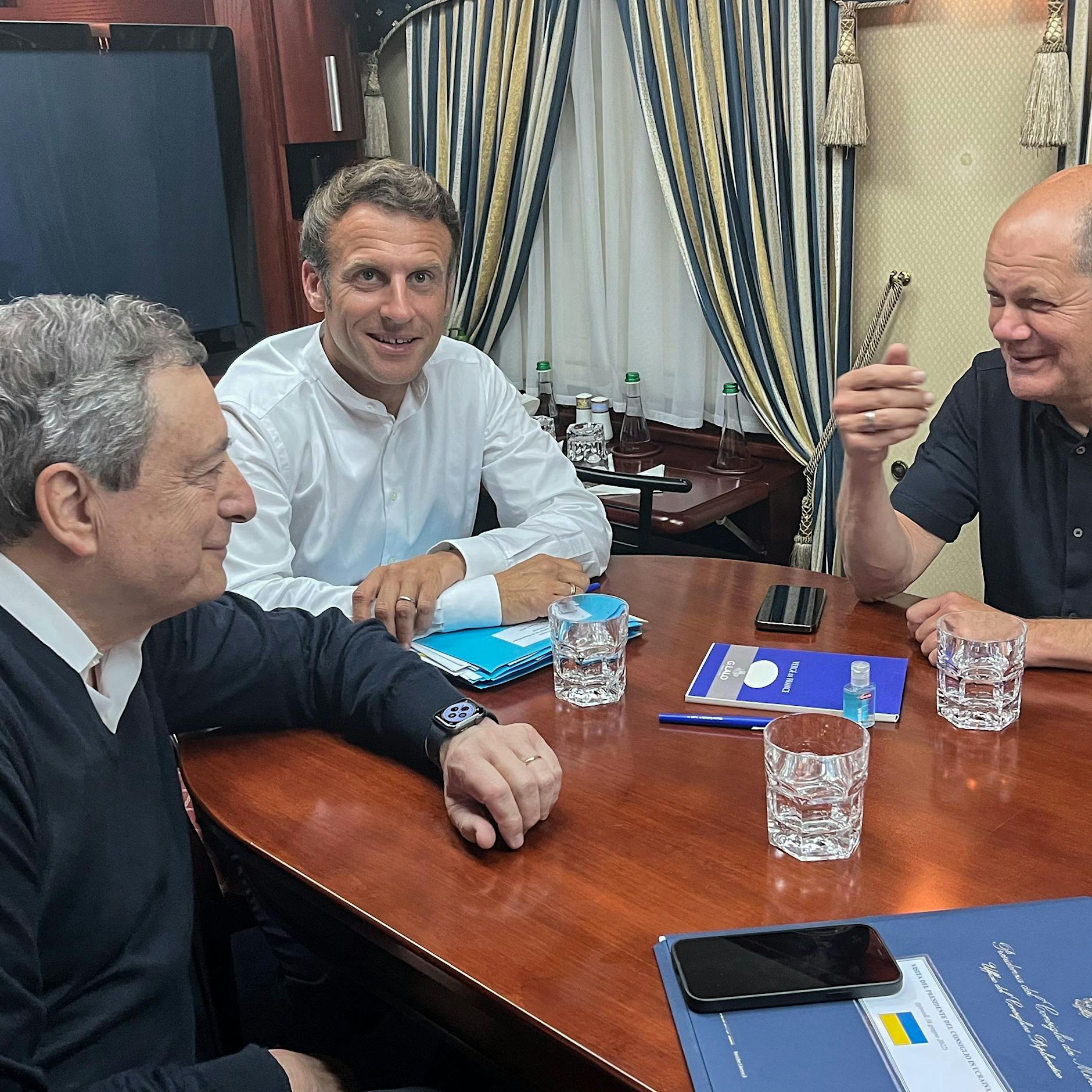 Luftalarm bei Scholz-Besuch in Kiew! Was verspricht der Kanzler der Ukraine? Es geht um Waffen und den EU-Beitritt