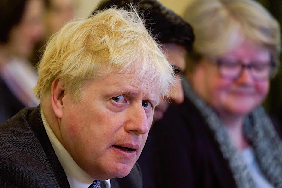 Bleibt im Amt, während andere gehen: Großbritanniens Premierminister Boris Johnson.