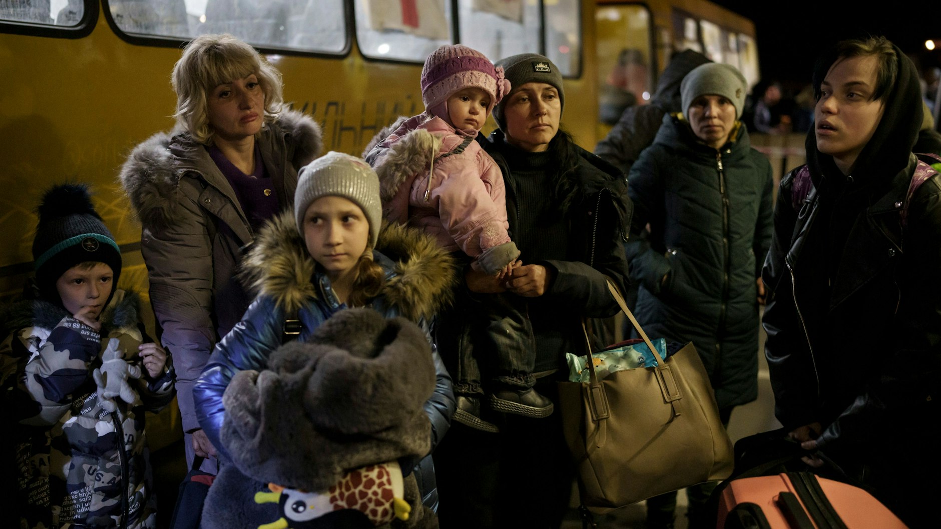 Der Ukraine-Krieg zwang Millionen Menschen zur Flucht, so wie diese Familie aus Mariupol.