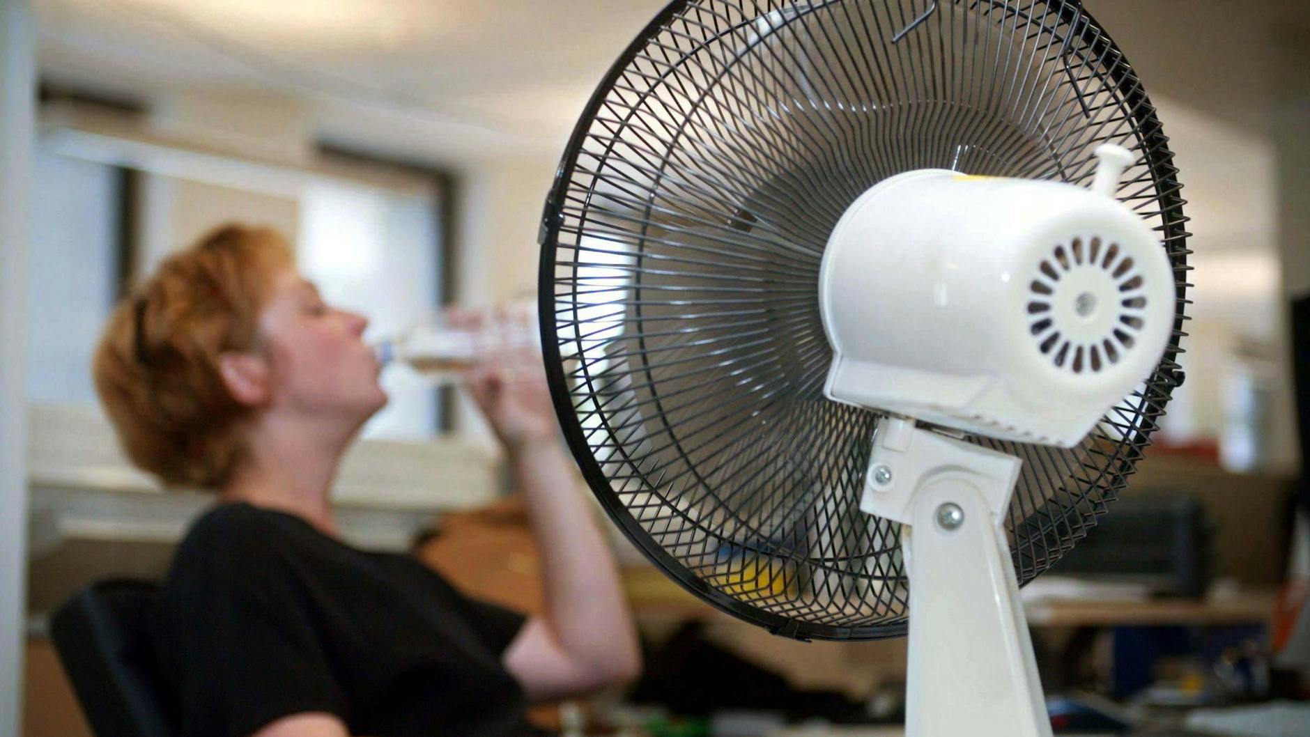 Ab bestimmten Temperaturen im Büro muss der Chef handeln.