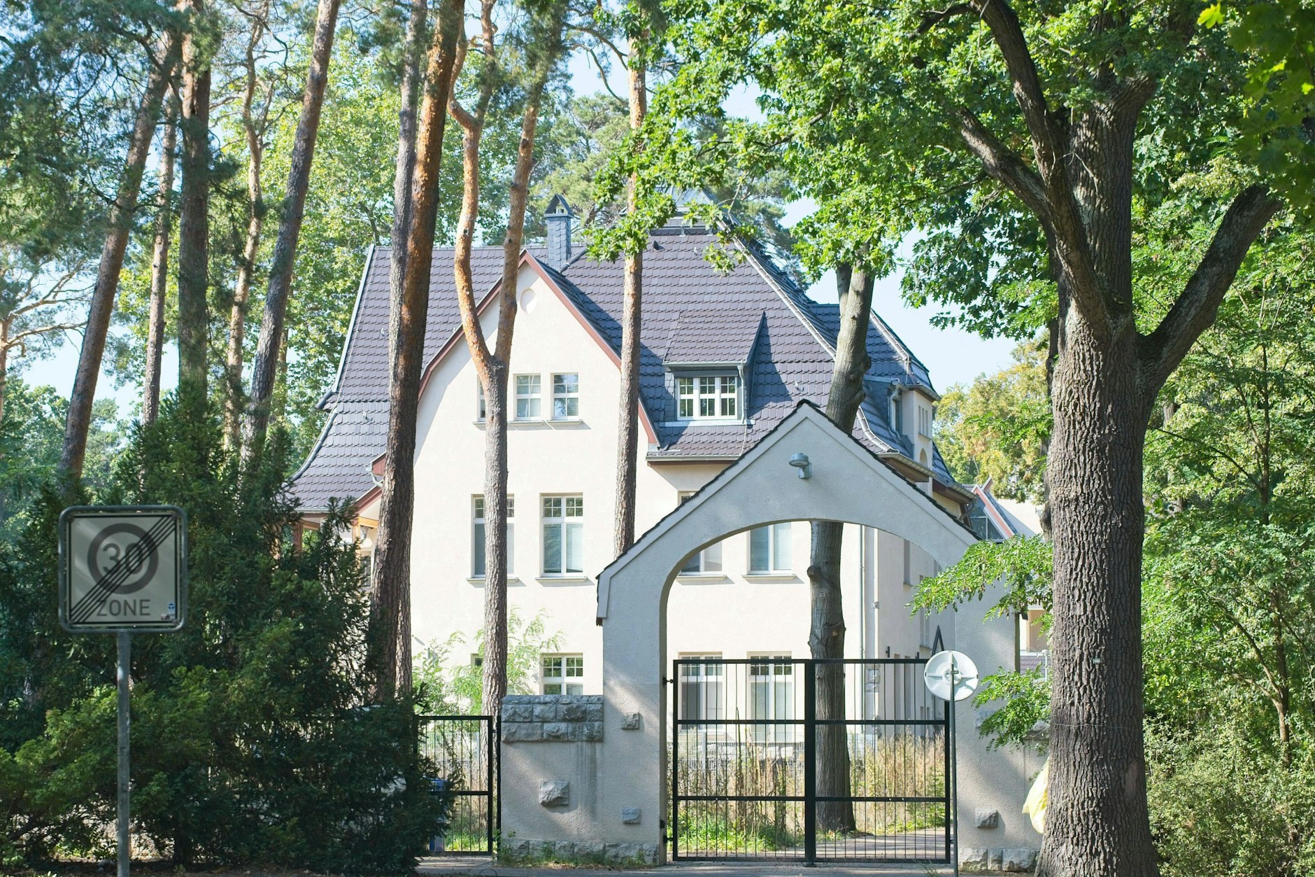 Eine Villa auf dem zwangsversteigerten Anwesen in Kleinmachnow