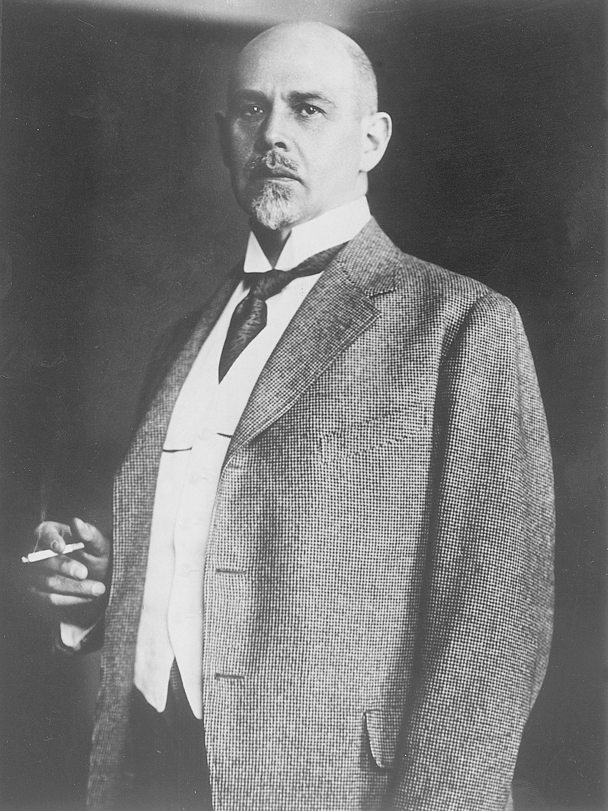 Der Industrielle, Schriftsteller und Politiker (DDP) Walther Rathenau um 1920. Hinter dem Mord an dem Außenminister stand die rechtsradikale und nationalistische Organisation Consul. Die terroristische Vereinigung agierte im Untergrund.