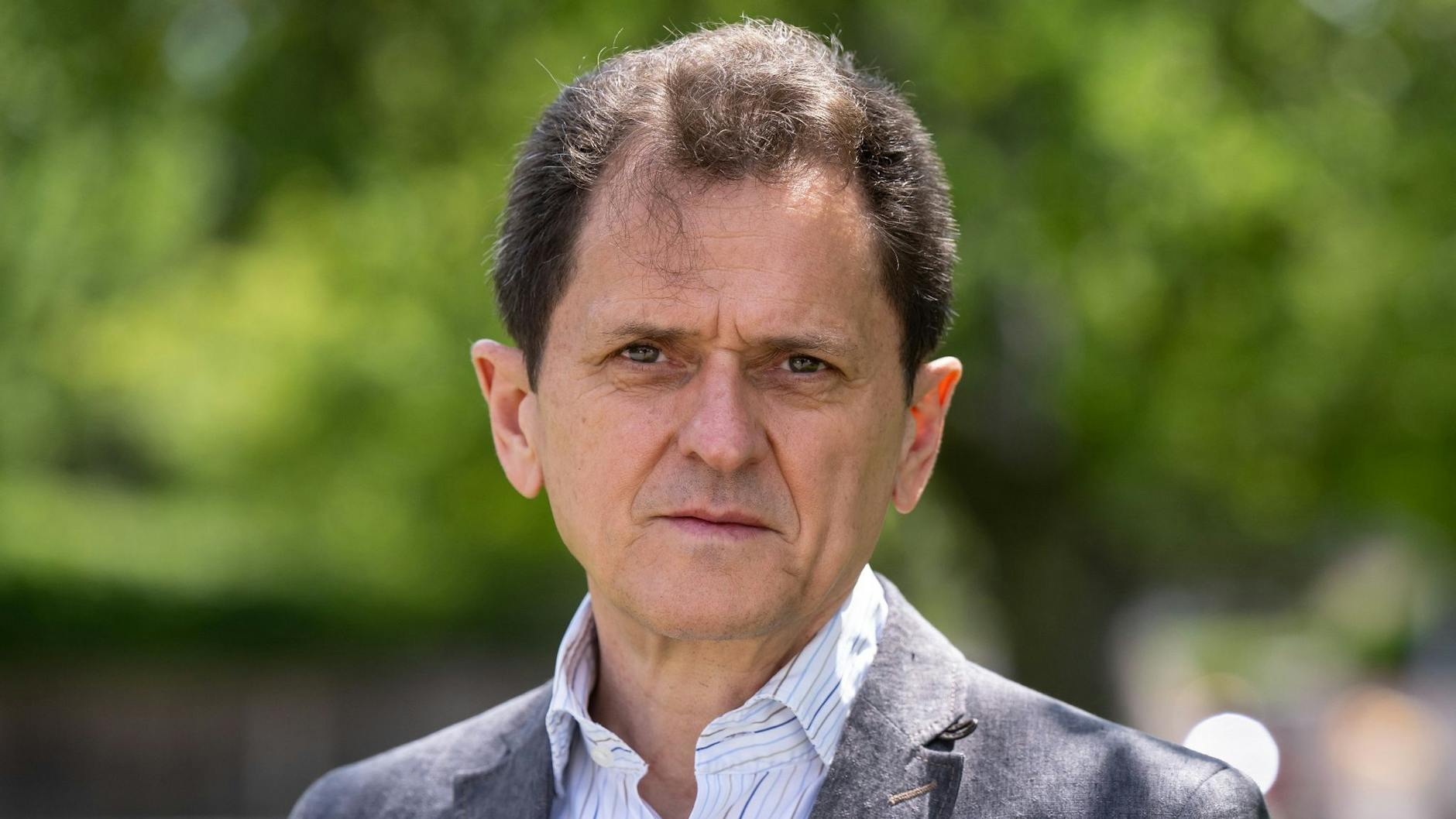 Klaus Stöhr, Mitglied des Corona-Sachverständigenausschusses der Bundesregierung, bezeichnet die steigenden Inzidenzen als „irrelevant“.