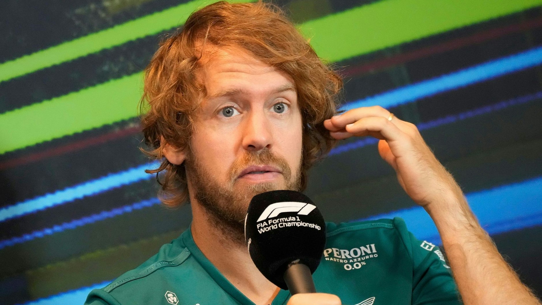 Aston-Martin-Pilot Sebastian Vettel hinterfragt die Gedanken zur Einführung einer Gehaltsobergrenze für Fahrer in der Formel 1.