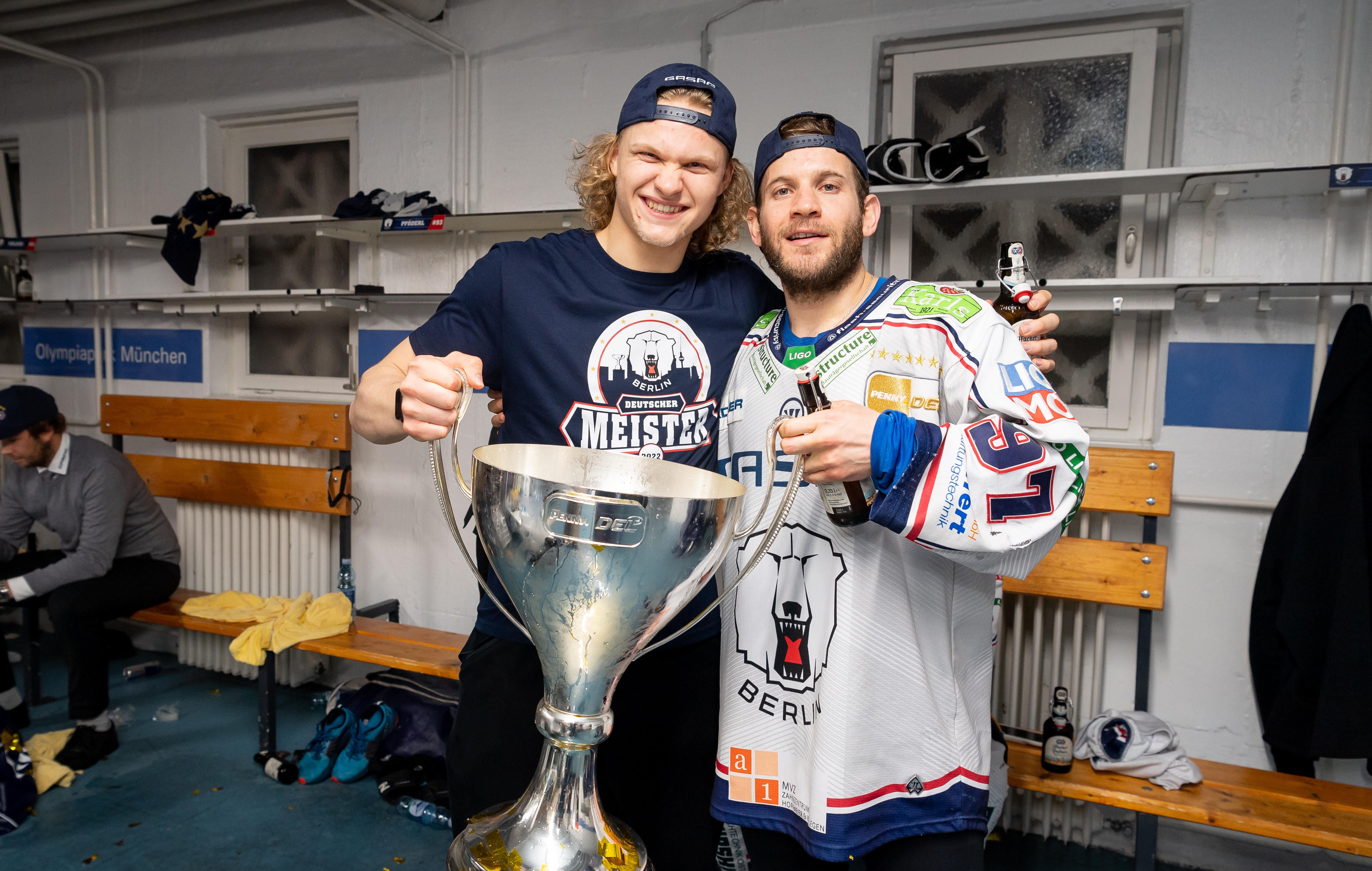 Image - Für den guten Zweck: Eisbären-Jungstar Korbinian Geibel hat die Locken ab!