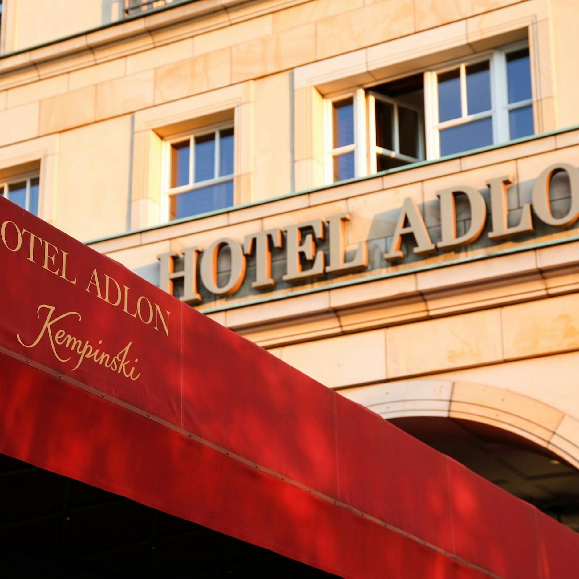 Adlon gegen Berlin: Hotel-Erben wollen Luxushotel Unter den Linden zurück