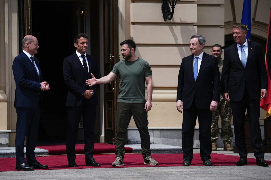 EU-Regierungschefs in Kiew: Ganz kurz wird der Kanzler ein bisschen emotional
